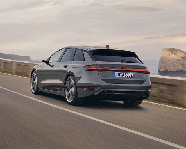 Der Audi A6 Avant e-tron in Heck-Seitenansicht